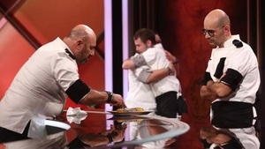 Soția unui concurent de la Chefi la cuțite a răbufnit după ce bărbatul ei a fost dat afară. „Am văzut un firicel de sânge”