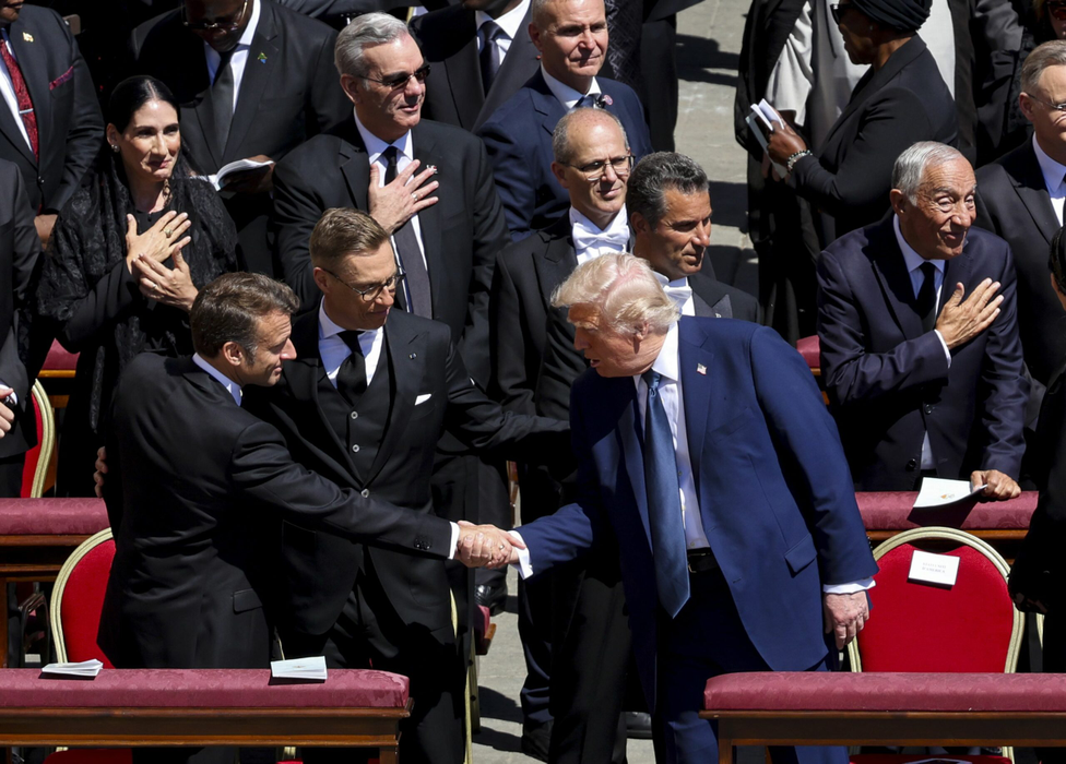 Donald Trump şi președinte francez Emmanuel Macron-sursă foto: hepta