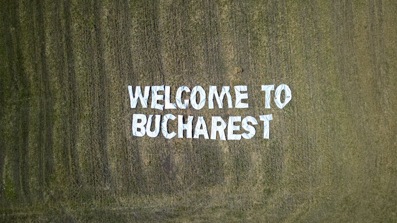 Turiștii care aterizau la Cluj au văzut mesajul ”Welcome to Bucharest”! E gluma de la UNTOLD devenită virală!
