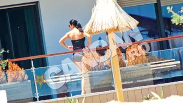 Impecabila in costum de baie! Brigitte Sfat, sexy pe balconul apartamentului de la Mamaia!