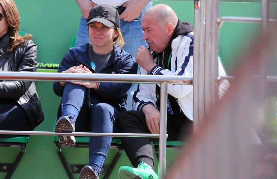Simona Halep și Corneliu Idu, în timpul unui meci