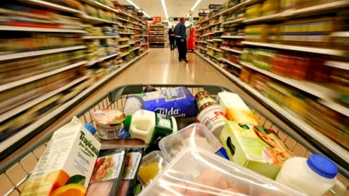 Şoc total pentru un italian, după ce a mers într-un supermarket din România să îşi cumpere unt! Reacţia lui s-a viralizat