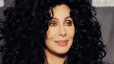 Cher a găsit secretul tineretii vesnice! La aproape 70 de ani, cântăreaţa arată ca la 30. Vezi imaginile care dovedesc asta