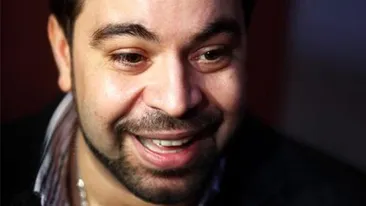 Florin Salam, alaturi de o blonda superba! Ghicesti cine e? Indiciu: e asistenta tv si are silicoane