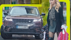 Andreea Bălan e bombă-sexy la 39 de ani! A ”defilat” cu cea mai scurtă fustiță, iar imaginile sunt incendiare