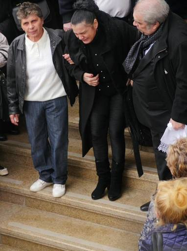 Cornelia Catanga a plâns în hohote.