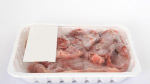 Produse cu salmonella găsite într-un supermarket popular din România. Decizia autorităților