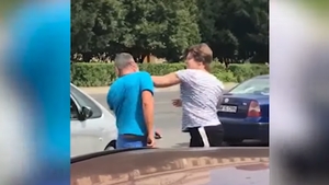 Nu e banc! Un bărbat a fost bătut pe stradă de soţie în centrul Aradului