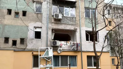 Explozie puternică într-un bloc din Caracal. Cel puțin patru apartamente sunt afectate