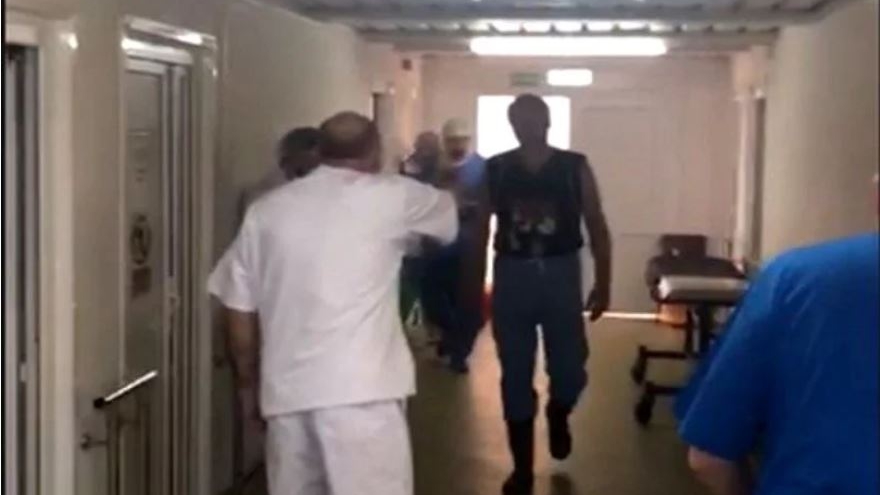 Medicii de la un spital din Craiova s-au luat la pumni în fața pacienților!