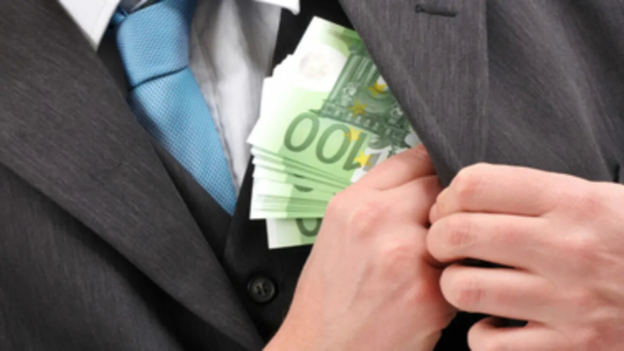 Român stabilit în Italia, înșelat de proprietarul unui bar din Toronto, după ce și-a depus un CV de angajare. Incredibil ce i-a putut face bărbatului