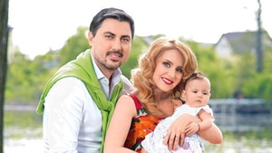 Au avut curaj! Alina Sorescu si Alexandru Ciucu si-au luat fetita de cinci luni in vacanta, in Grecia! Vezi cum s-au descurcat