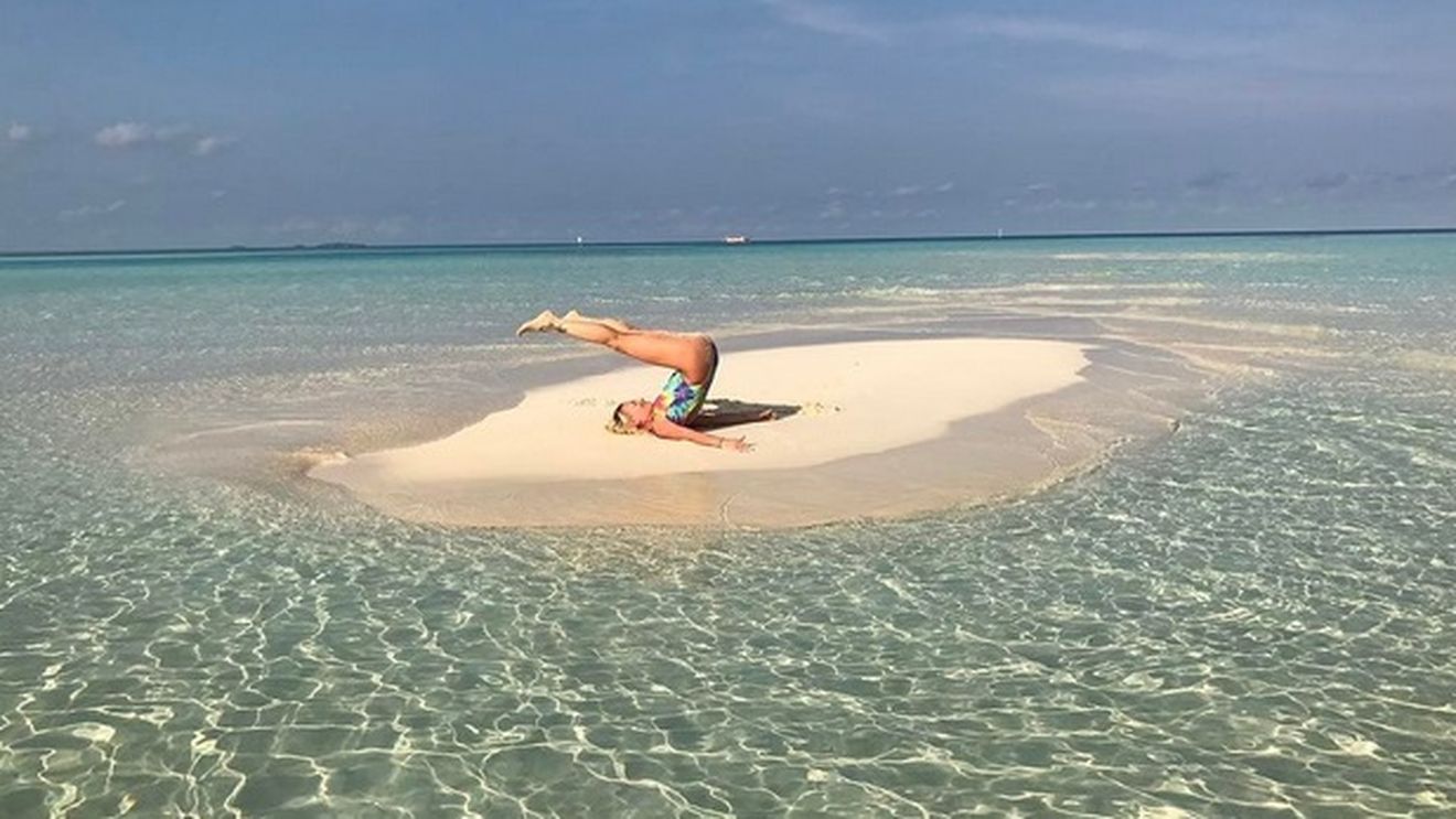 Delia a pozat aşa şi a pus poza pe Instagram! Codin Maticiuc i-a scris imediat. Ce mesaj i-a transmis artistei