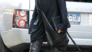 Lenny Kravitz si-a luat cizme cu toc