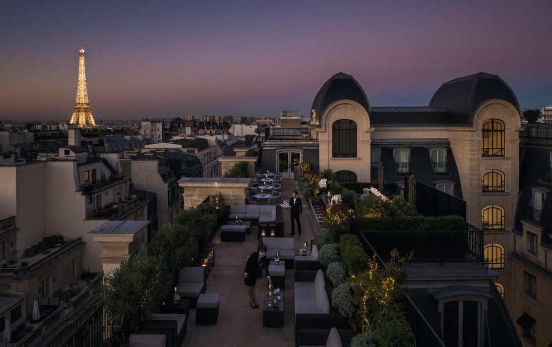 Hotelul Peninsula este la 1,1 km de Avenue des Champs-Elysées
