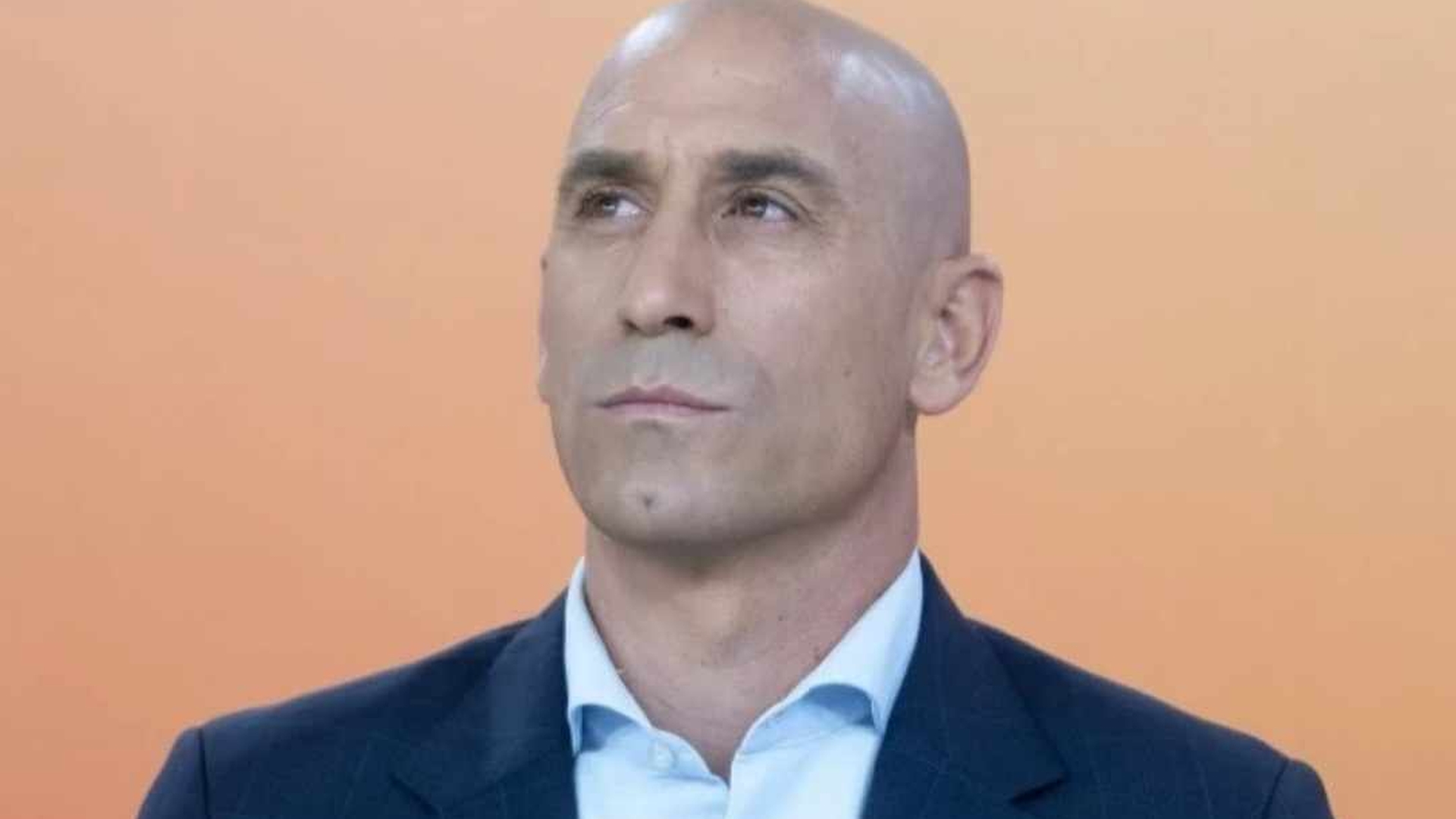 A venit “pedeapsa” pentru președintele Federației Spaniole de Fotbal, care a sărutat o jucătoare pe podiumul de premiere. S-au sesizat și autoritățile