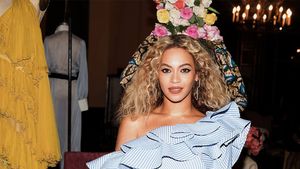 BEYONCE a născut în secret în urmă cu o lună, iar acum le-a arătat tuturor prima fotografie cu gemenii! A primit instantaneu MILIOANE de like-uri!