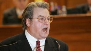 Fiicele lui Corneliu Vadim Tudor i-au scos bunurile la vânzare! Cât trebuie să plăteşti dacă vrei maşina Tribunului