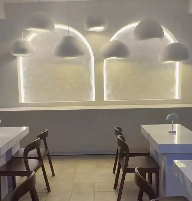 Cum arată hotelul deschis de Adela Popescu, Răzvan Fodor, Smiley și Gina Pistol în Vama Veche?
