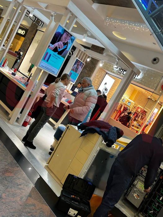 Întâlnire de gradul zero într-un mall din nordul Capitalei. Cum a fost surprins Ilie Năstase. FOTO EXCLUSIV