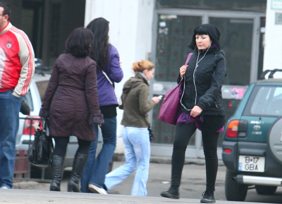 Are sau nu perucă?! Primele imagini de paparazzi cu Neti Sandu. Misterul a fost elucidat: cum arată în realitate părul horoscopistei de la Pro TV
