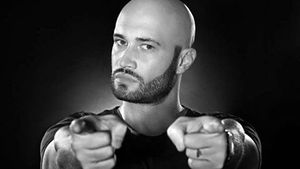 Mihai Bendeac sare la gâtul artiştilor care fac playback. "Transmit, ca în fiecare an, multă..." Pe cine mai distruge actorul