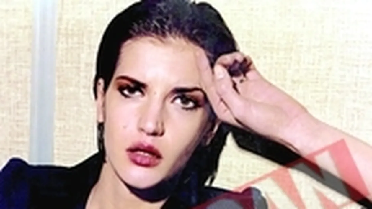 Top-modelul Diana Dondoe prezinta pentru Schrotter