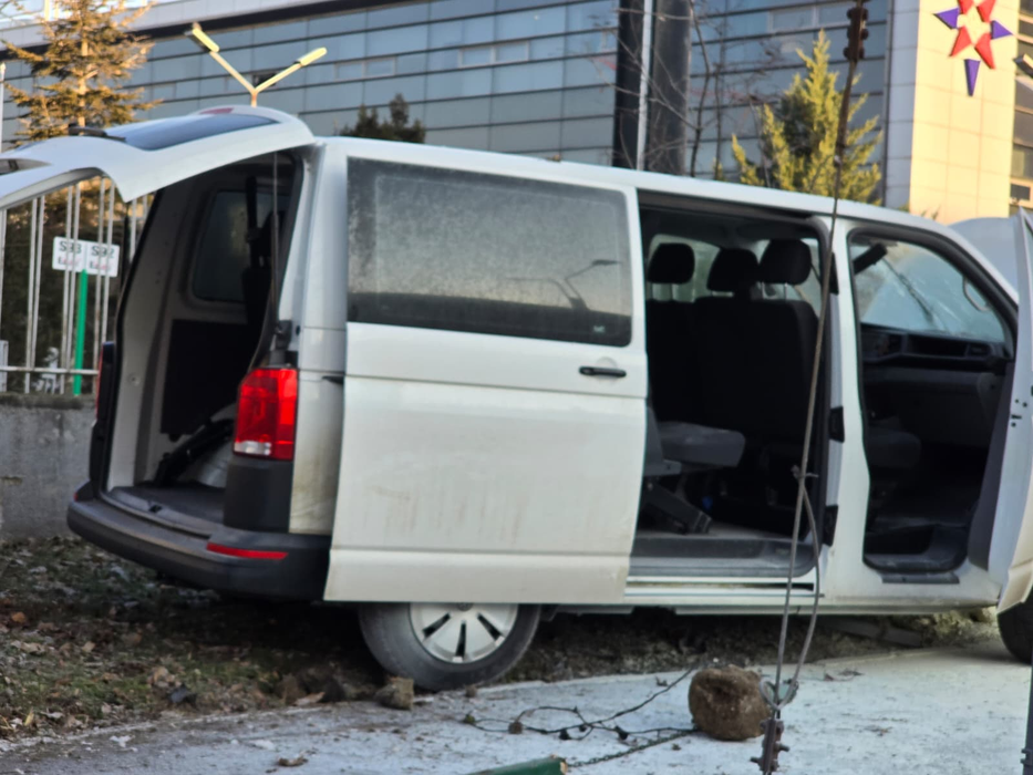 Grav accident de circulație în București! O femeie a fost lovită pe trotuar
