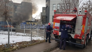 Alertă la sediul unei bănci din Bistrița: oamenii evacuați, după ce clădirea a fost acoperită de fum