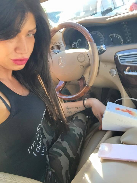 Poliţiştii din Iaşi au oprit aseară un Mercedes alb! La volan se afla o brunetă! Când a dat jos geamul, oamenii legii au avut parte de un şoc