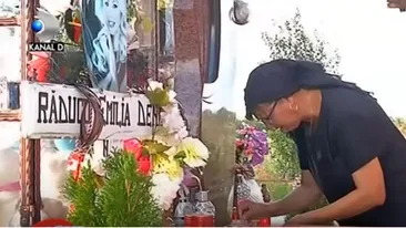 Mama Denisei Răducu nu-și poate reveni după moartea artistei. O visează în fiecare noapte pe fiica ei