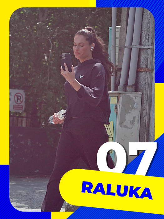 TOP 30 VEDETE care fac live-uri, story-uri și selfie în public, dar… Cum arată din celălalt unghi! Nici dacă te chinuiai nu le prindeai așa!
