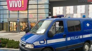 VIDEO / Atac sângeros în Polonia! Un bărbat a înjunghiat mai multe persoane într-un mall: un mort, cel puţin ŞAPTE răniţi