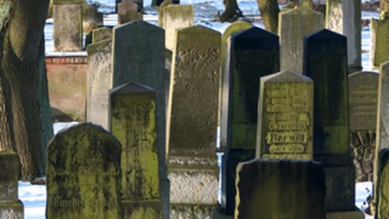 S-a dus sa-si inmormanteze fratele si a gasit mormantul fiului ei