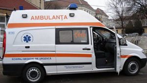 Patru persoane, între care un copil, rănite după ce două maşini s-au ciocnit în județul Gorj