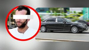 Scene ca în filmele cu mafioți, în Capitală. Temutul interlop, prins înarmat, într-un Maybach blindat