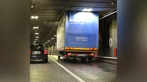 Un camion cu caroseria modificată a rămas blocat în Pasajul Unirii. Șoferul nu a respectat legislația rutieră și a fost amendat
