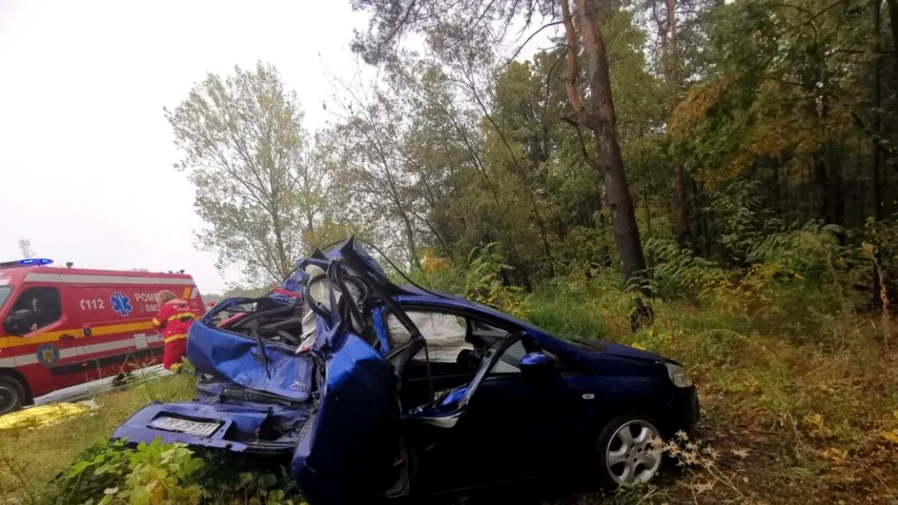 Accident groaznic în Argeș! Mașină făcută morman de fiare: o femeie a murit, soțul, grav rănit