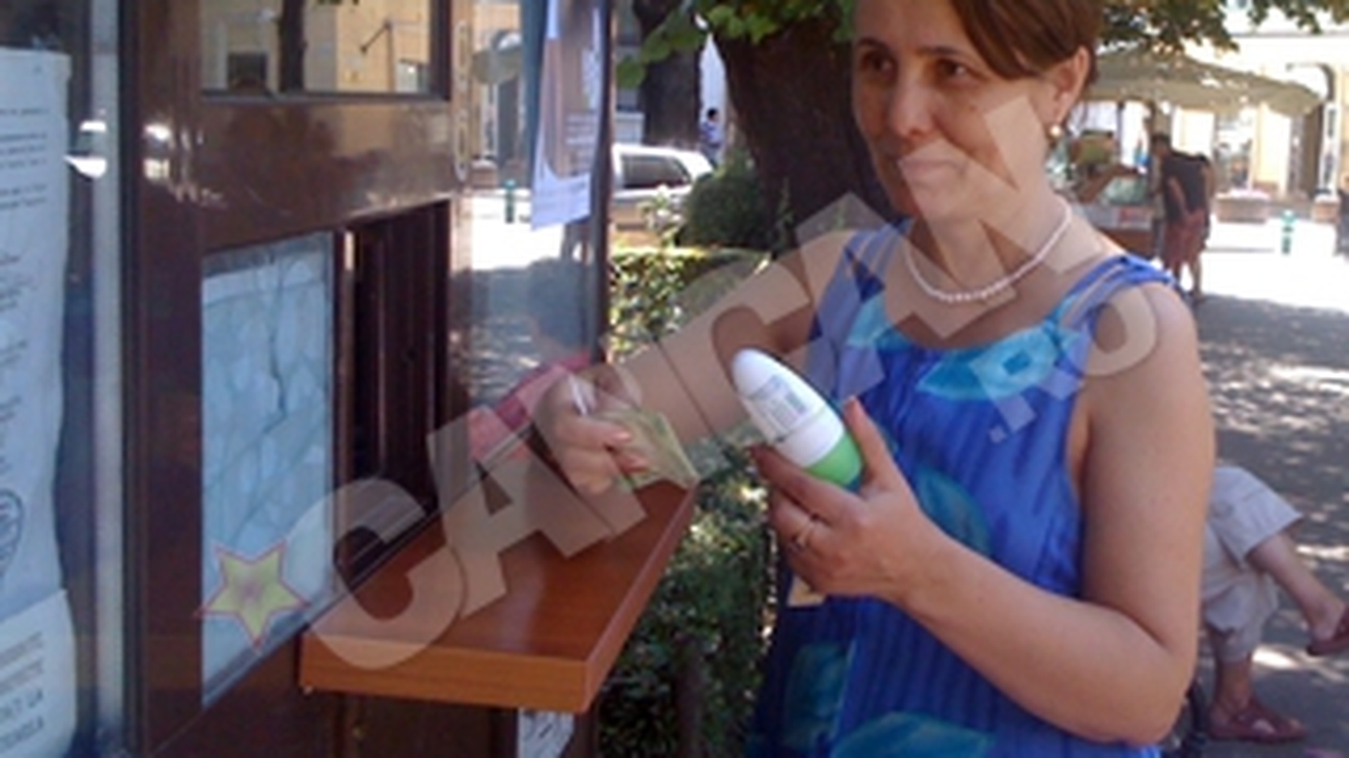 VIDEO Superoferta pe mijloacele de transport public din Timisoara! Bilete de autobuz cu un deodorant inclus in pret