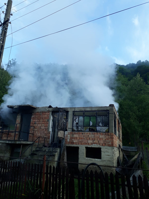 Un tânăr din Dâmbovița a fost găsit carbonizat în propria locuință. Concluzia șocantă la care au ajuns anchetatorii