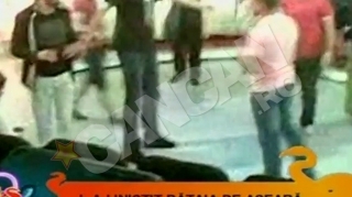 VIDEO Imagini de la bataia dintre Ogica si Florin Dumitrescu! Uite cum s-au injurat in direct!