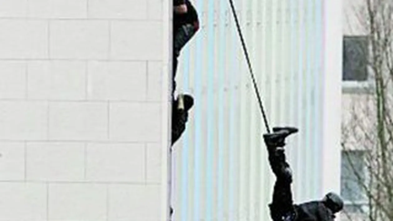 A cazut in gol de la etajul cinci