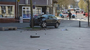 Un bărbat a intrat cu maşina într-un grup de pietoni, omorându-şi fiul de doi ani