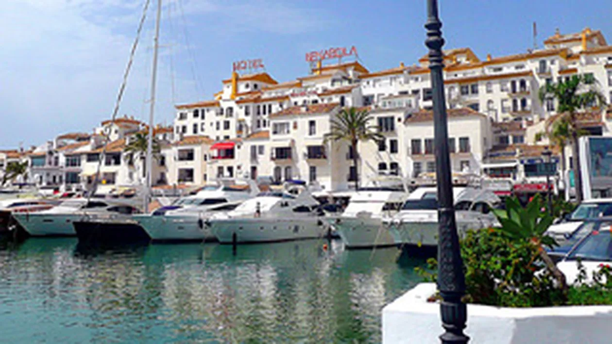 Bianca l-a abandonat pe Cristea in aeroport! S-a intors la emisiune de frica sa nu-si piarda jobul