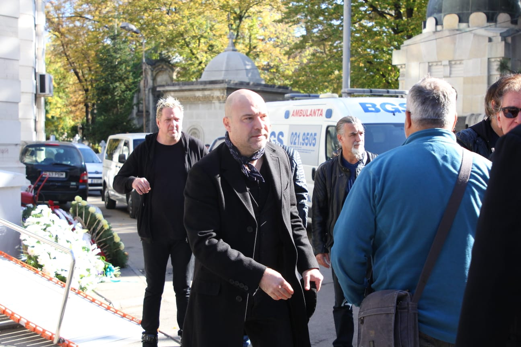 Leo Iorga, condus pe ultimul drum! Imagini exclusive de la înmormântarea îndrăgitului cântăreț