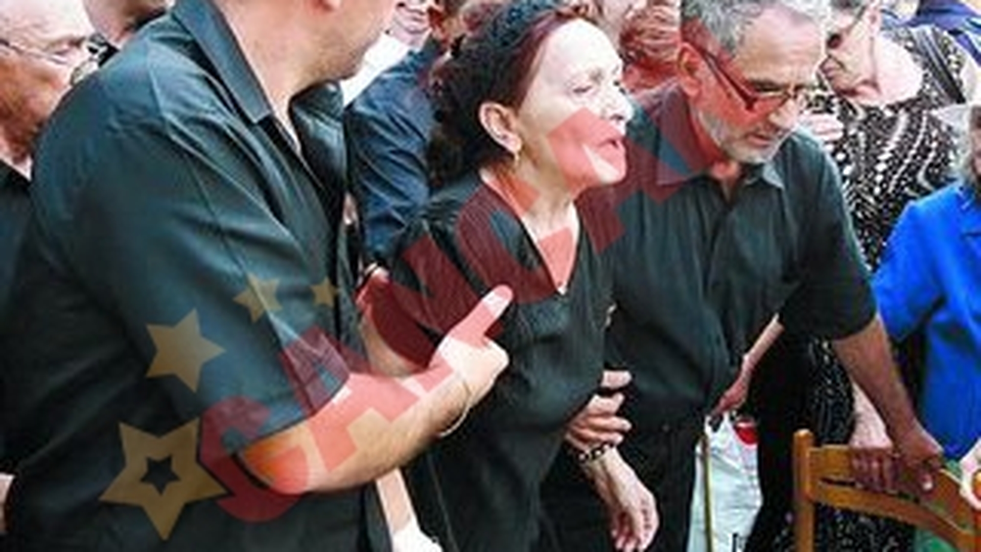 Cel mai infocat fan al Madalinei Manole l-a avertizat pe tatal acesteia: "Aveti grija de sotia dumneavoastra ca si ea va muri pana in septembrie"
