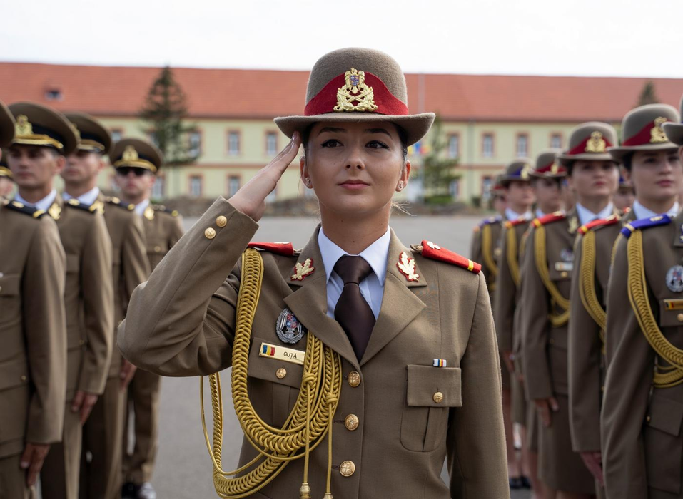 Ariadna mărturisește că a fost atrasă dintotdeauna de haina militară