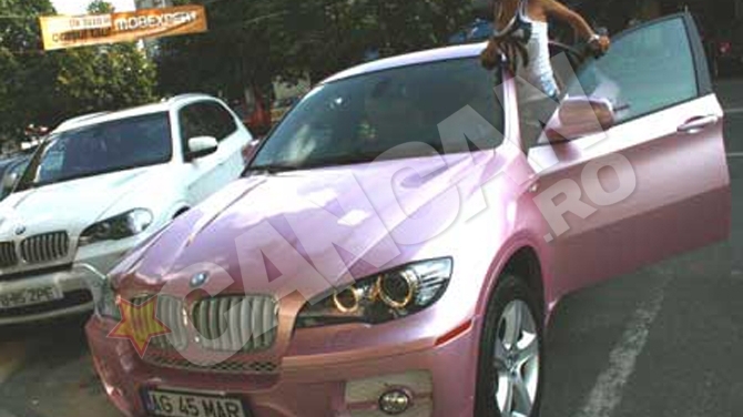 Am aflat cine este "stapana" Bentley-ului roz! Ea e "Paris Hilton de Pitesti"!