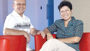 Afacerea de milioane de euro! Doi români cunoscuți au plecat "la drum" cu 300 de dolari, iar acum sunt milionari în euro. Despre cine este vorba