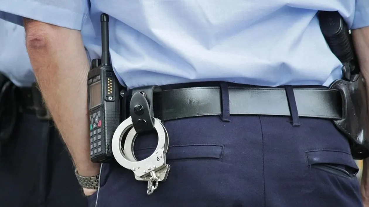 Scene ireale în Bihor! Un polițist și-a bătut prietenul până a leșinat! S-a ales cu dosar penal